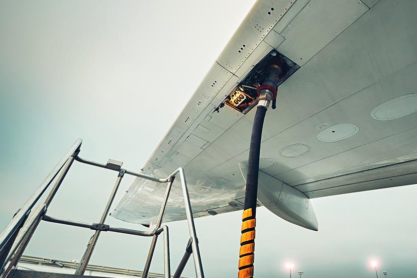 hose refueling airplane 